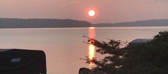 Beautiful Hubbard Lake, Lakefront Cottage