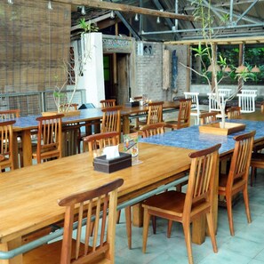 Tempat makan outdoor