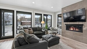 Living area - Coeur d 'Alone downtown, Sherman Ave beauty! (Coeur d'Alene)