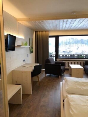 Comfort Double Room | 1 bedroom, in-room safe, desk, blackout curtains