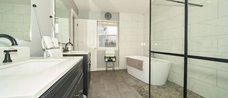 Combined shower/bathtub, hair dryer, towels, soap