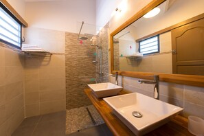 Shower, hair dryer, towels, toilet paper - GWADA VILLAS are for you! Calm, comfort, nature... (Petit Bourg)