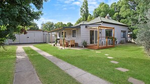 Exterior - Cobden & Wills - In the heart of Bright (Bright)