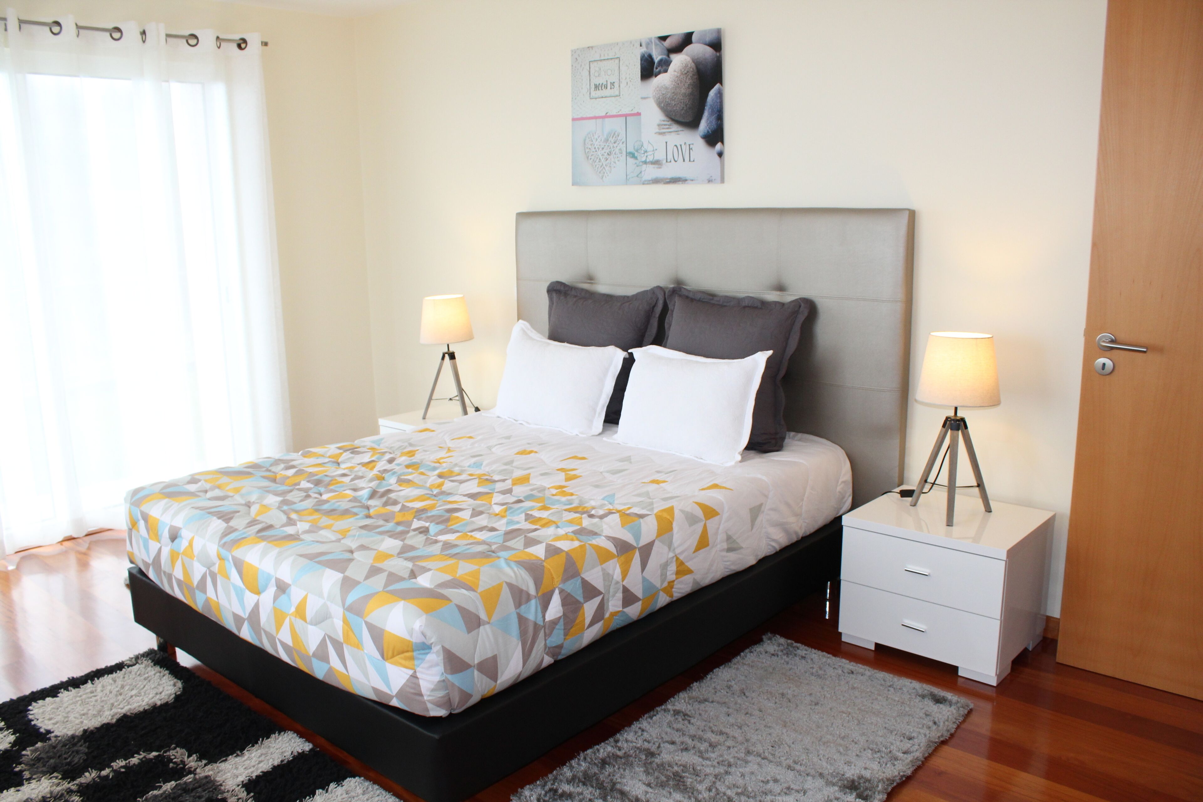 2 多间卧室、办公桌、熨斗/熨衣板、旅行婴儿床