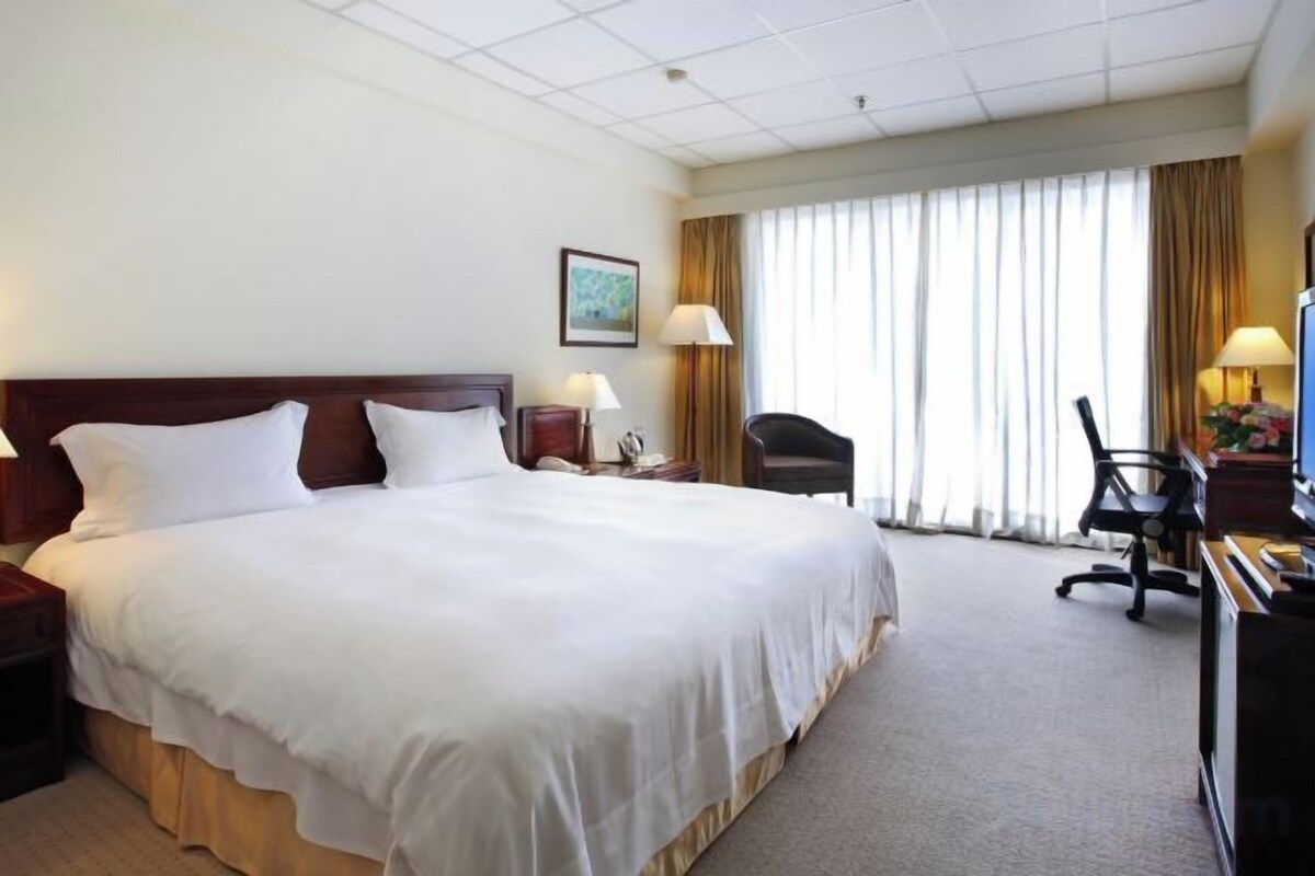 Business Queen Room