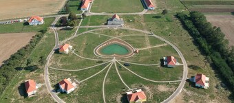 Pro Village - Franciska Major