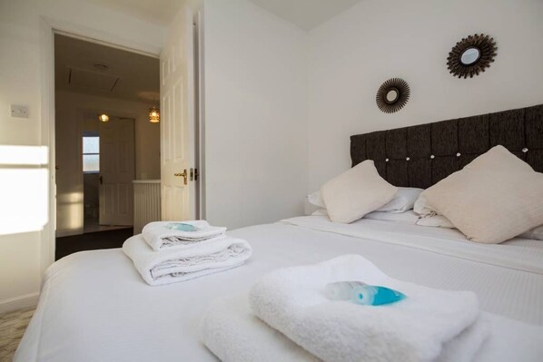 5 Schlafzimmer, Bügeleisen/Bügelbrett, WLAN, Bettwäsche