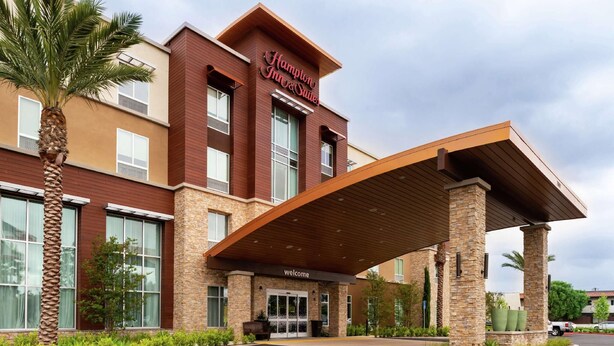 A Hampton Inn & Suites hotel with a modern facade, large windows, and a welcoming entrance. - Hampton Inn & Suites Buena Park (Buena Park)