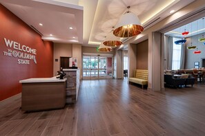 Lobby - Hampton Inn & Suites Buena Park (Buena Park)