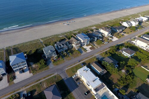 "Shore Beats Work" - 2nd Row Condo w/ Community Pool, 4 Bedrooms / 2 Bathrooms