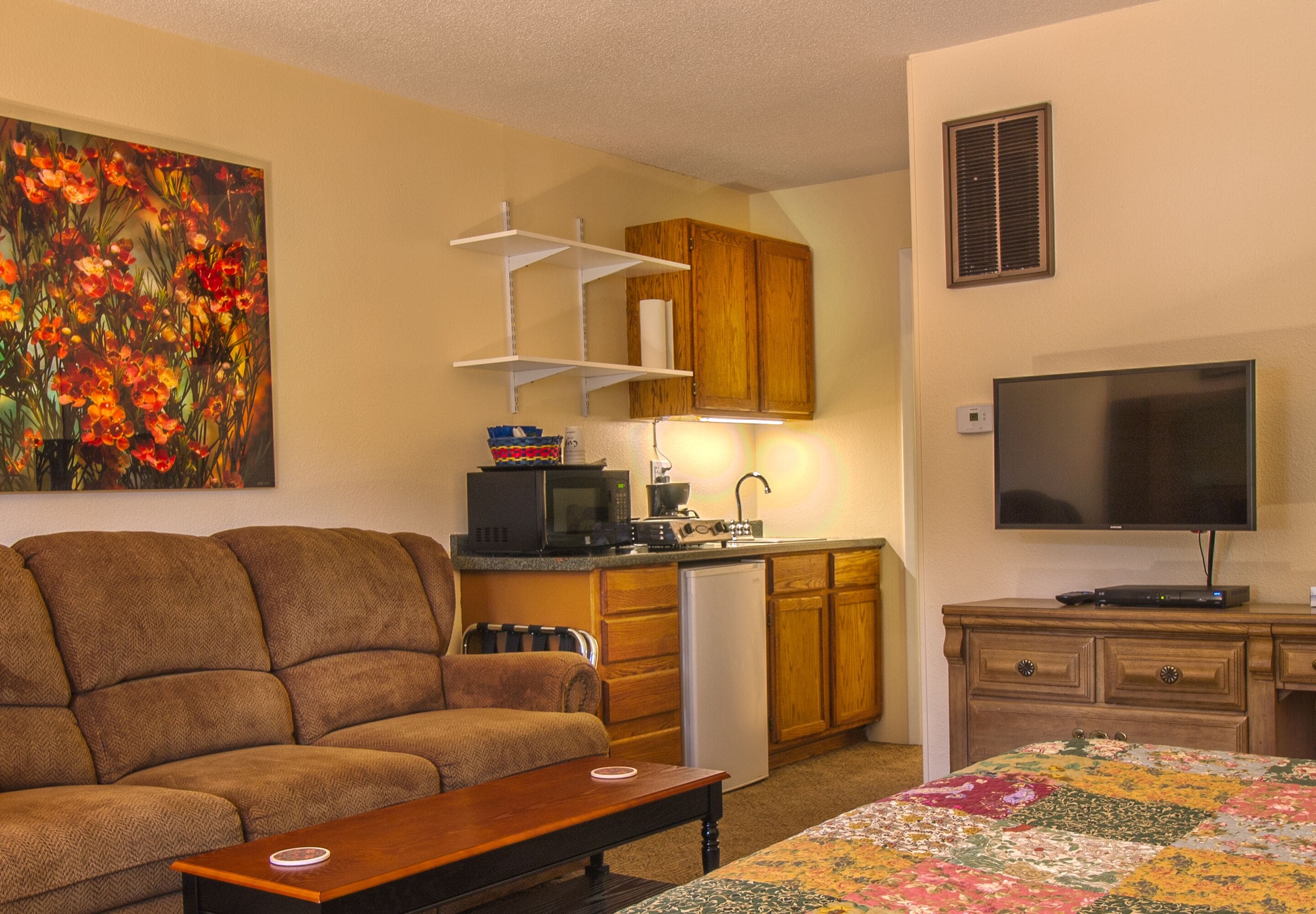 microwave, coffee/tea maker, paper towels