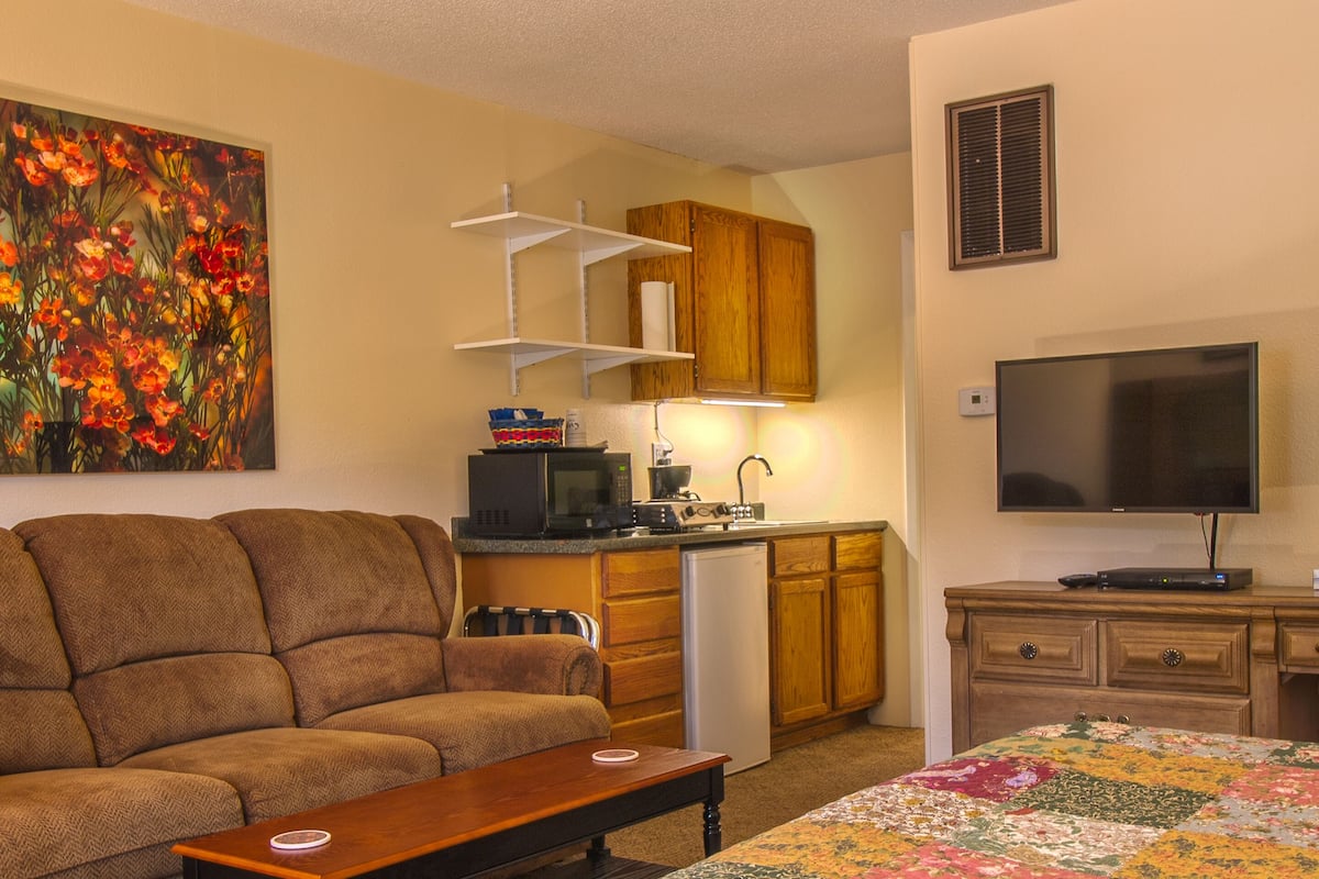 microwave, coffee/tea maker, paper towels