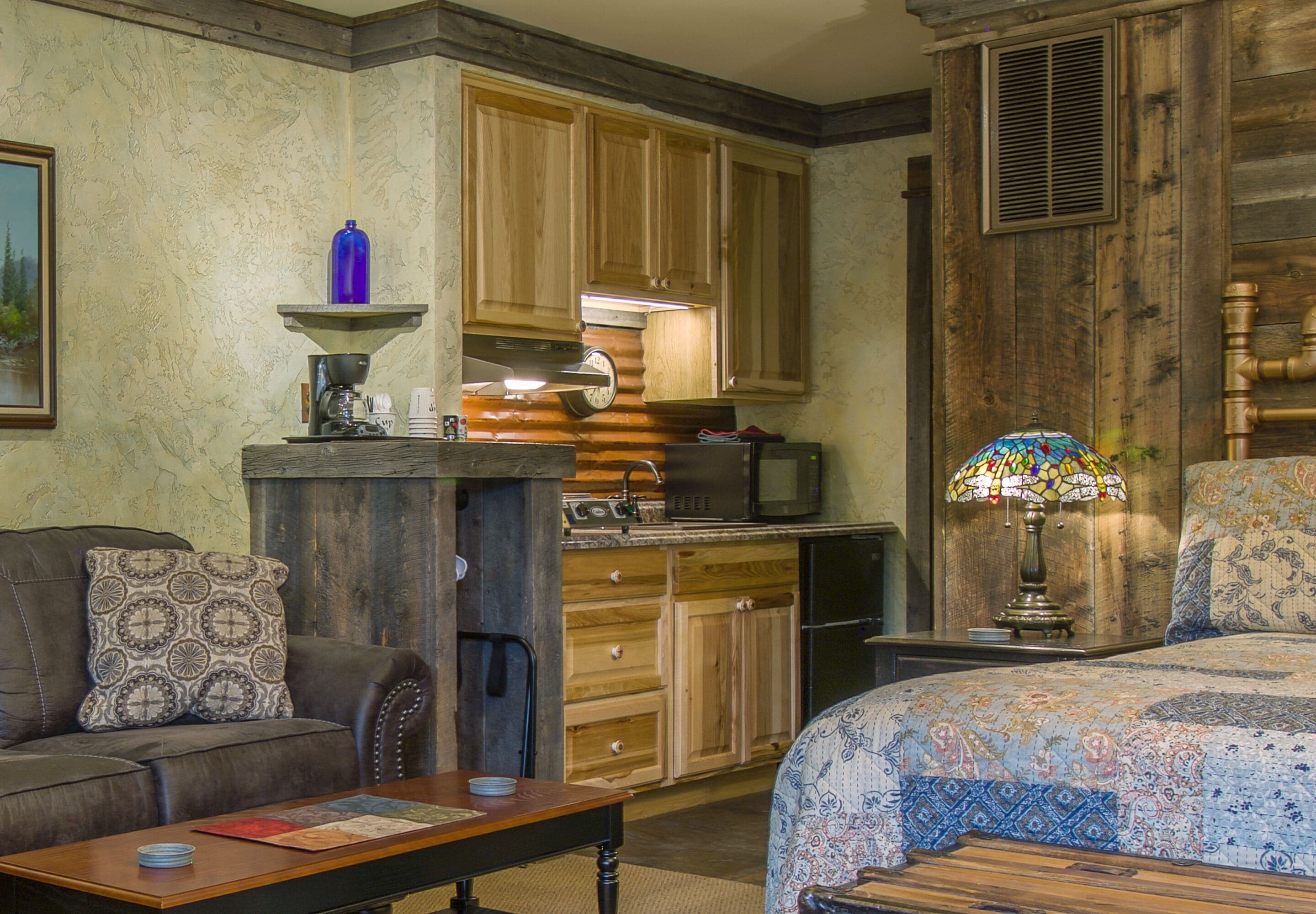 #6 barn board premium suite (no dogs allowed) | private kitchenette | microwave, coffee/tea maker, paper towels