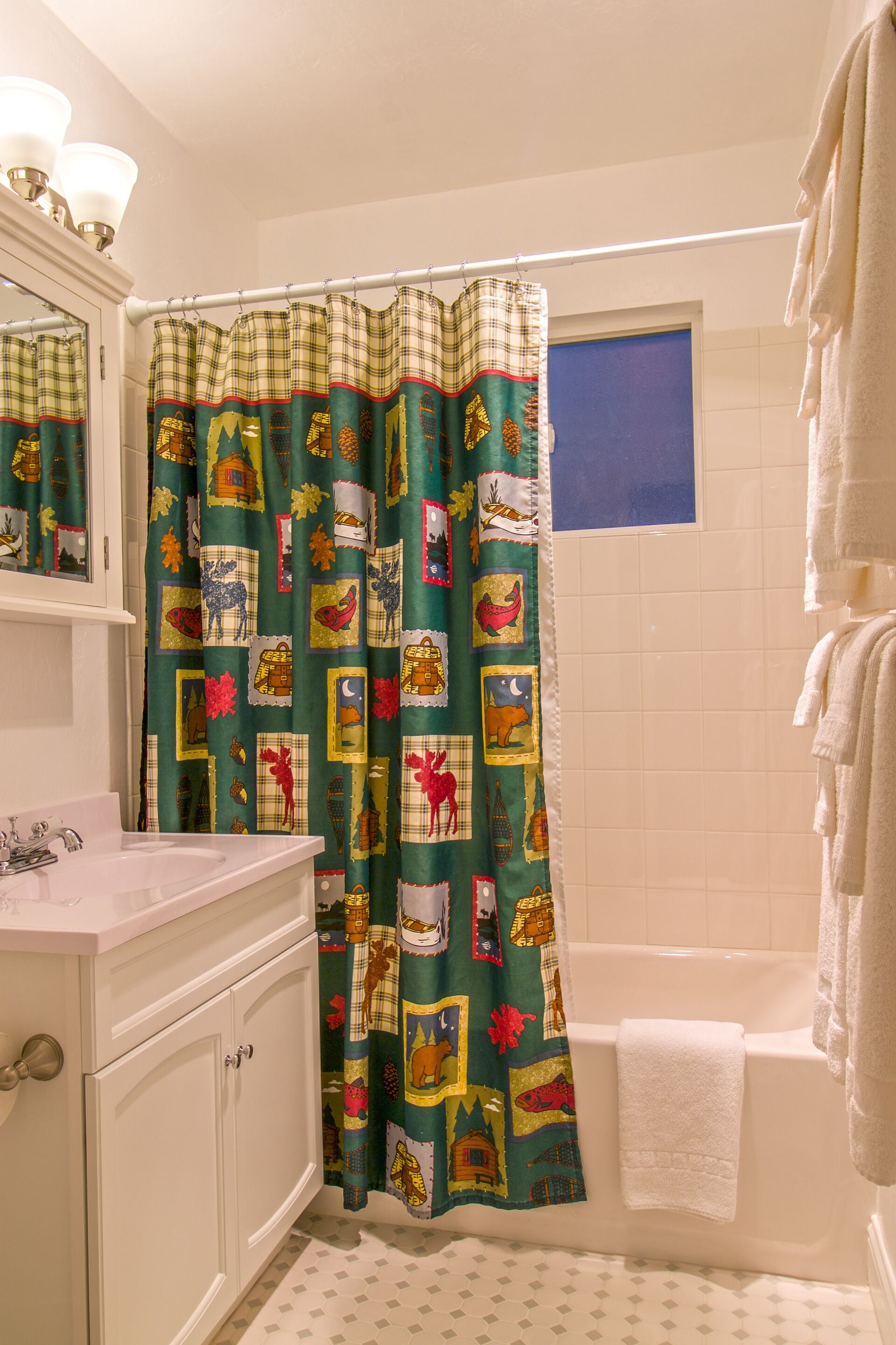 superior suite #2 | bathroom | combined shower/bathtub, free toiletries, hair dryer, towels