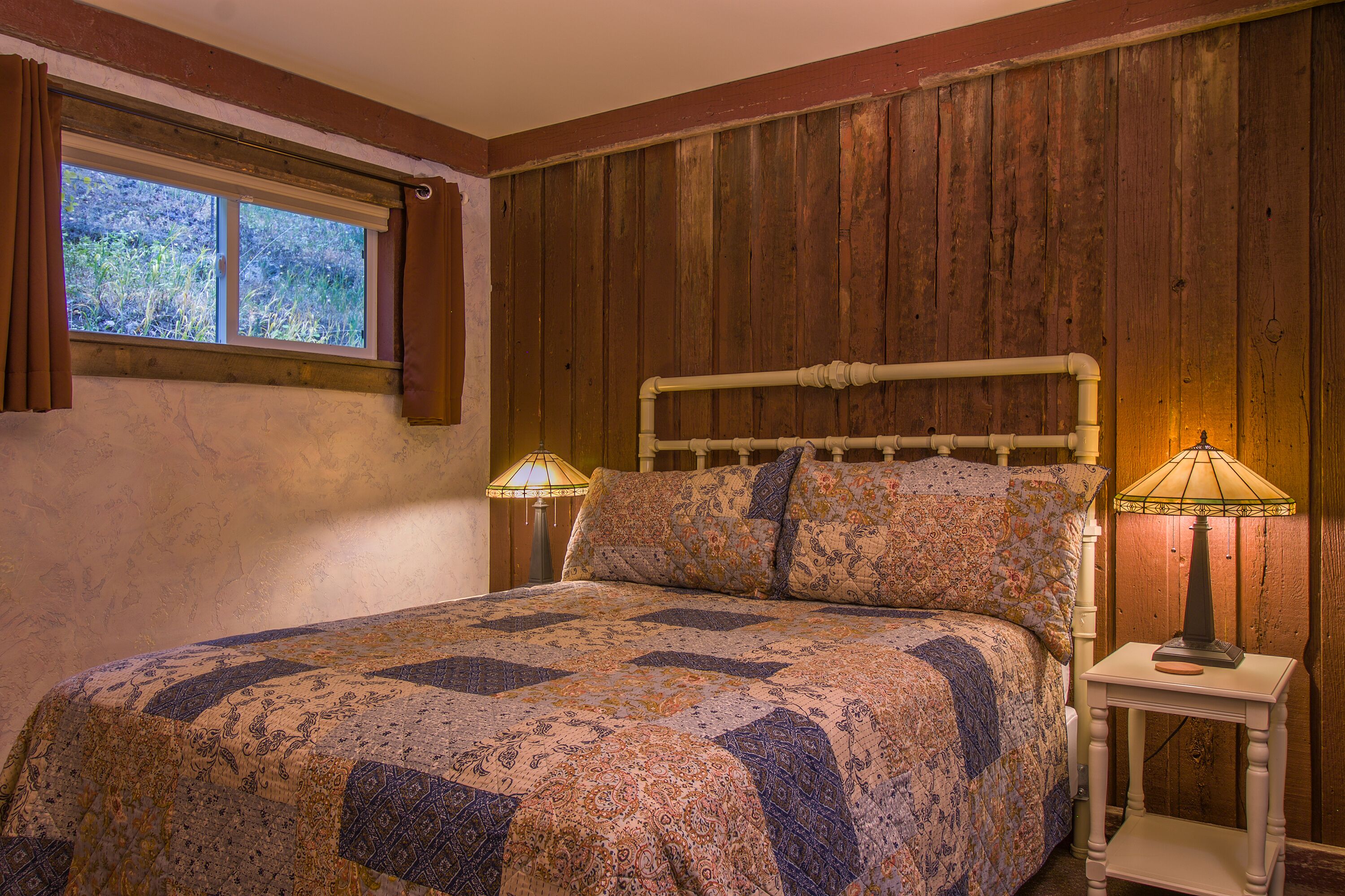 #6 barn board premium suite (no dogs allowed) | desk, iron/ironing board, free wifi, bed sheets