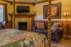 #10 Alder and Granite Premium Suite (No Dogs Allowed) | Private kitchenette | Microwave, coffee/tea maker, paper towels