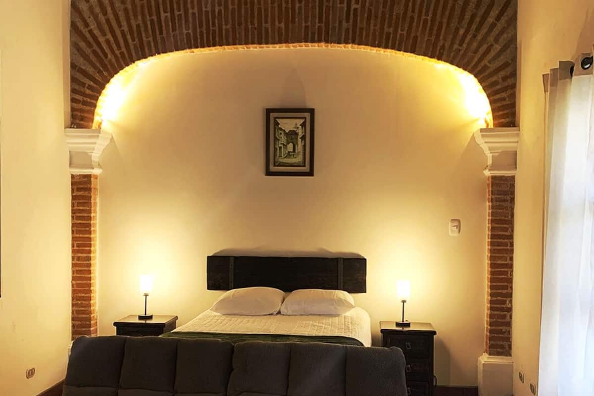 3 habitaciones, decoración personalizada y muebles diferentes