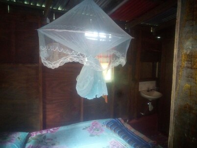 Wale's Yard, Breadfruit Tree Room, clean and comfortable