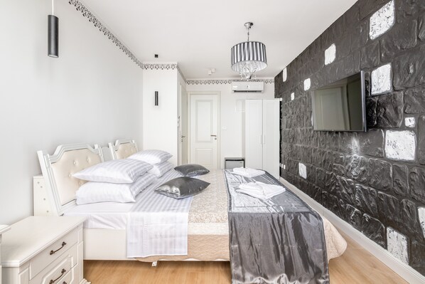 1 soveværelse, pengeskab på værelset, internetforbindelse, sengetøj