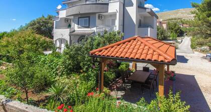 Apartments Vesna A-2 type 2+2 Grebastica