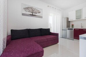 Living area - Apartments Vesna A-2 type 2+2 Grebastica (Grebaštica)