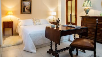 2 bedrooms, iron/ironing board, free WiFi