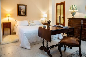 2 slaapkamers, een strijkplank/strijkijzer, gratis wifi