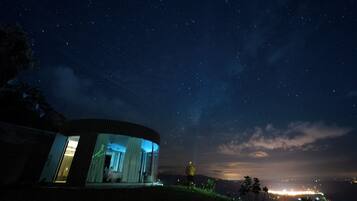 Doppia Deluxe, idromassaggio, vista montagna | Minibar, con stile personalizzato, con arredamento individuale