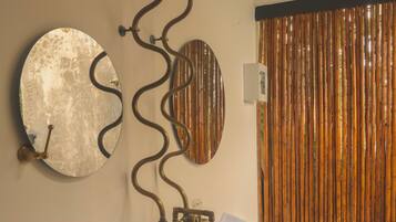 Deluxe Double Room | Bathroom | Rainfall showerhead, free toiletries, bathrobes, slippers