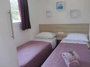 Free WiFi, bed sheets