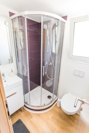 Bathroom | Shower, towels