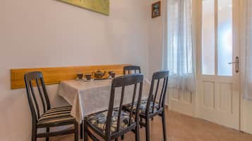 Private kitchen | Fridge, microwave, stovetop, espresso maker