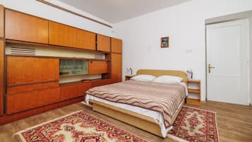 Apartment (A2) | 2 bedrooms, soundproofing, iron/ironing board, free WiFi