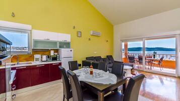 Apartment (A2) | Dining