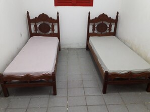 3 quartos, ferros/tábuas de passar roupa, acesso à internet