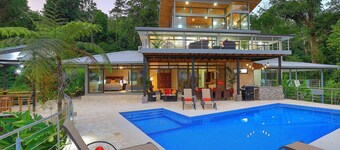 Sea Breeze II Luxury 6 BR Oceanview Estate between Dominical and Manuel Antonio