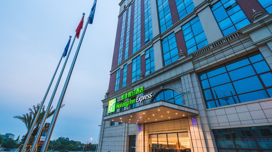 Holiday Inn Express Pengzhou Downtown by IHG