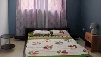 Iron/ironing board, free WiFi, bed sheets