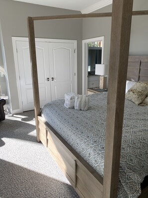 6 bedrooms, iron/ironing board, free WiFi, bed sheets