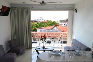 Apartment | Living room | Flat-screen TV