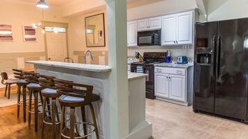 Condo, 3 Bedrooms | Private kitchen