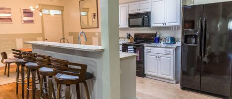 Kondominium, 3 kamar tidur | Dapur pribadi | Lemari es besar, microwave, kompor, dan mesin pencuci piring