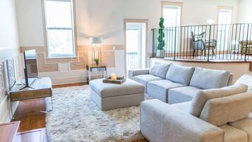 Condo, 3 Bedrooms | Living room