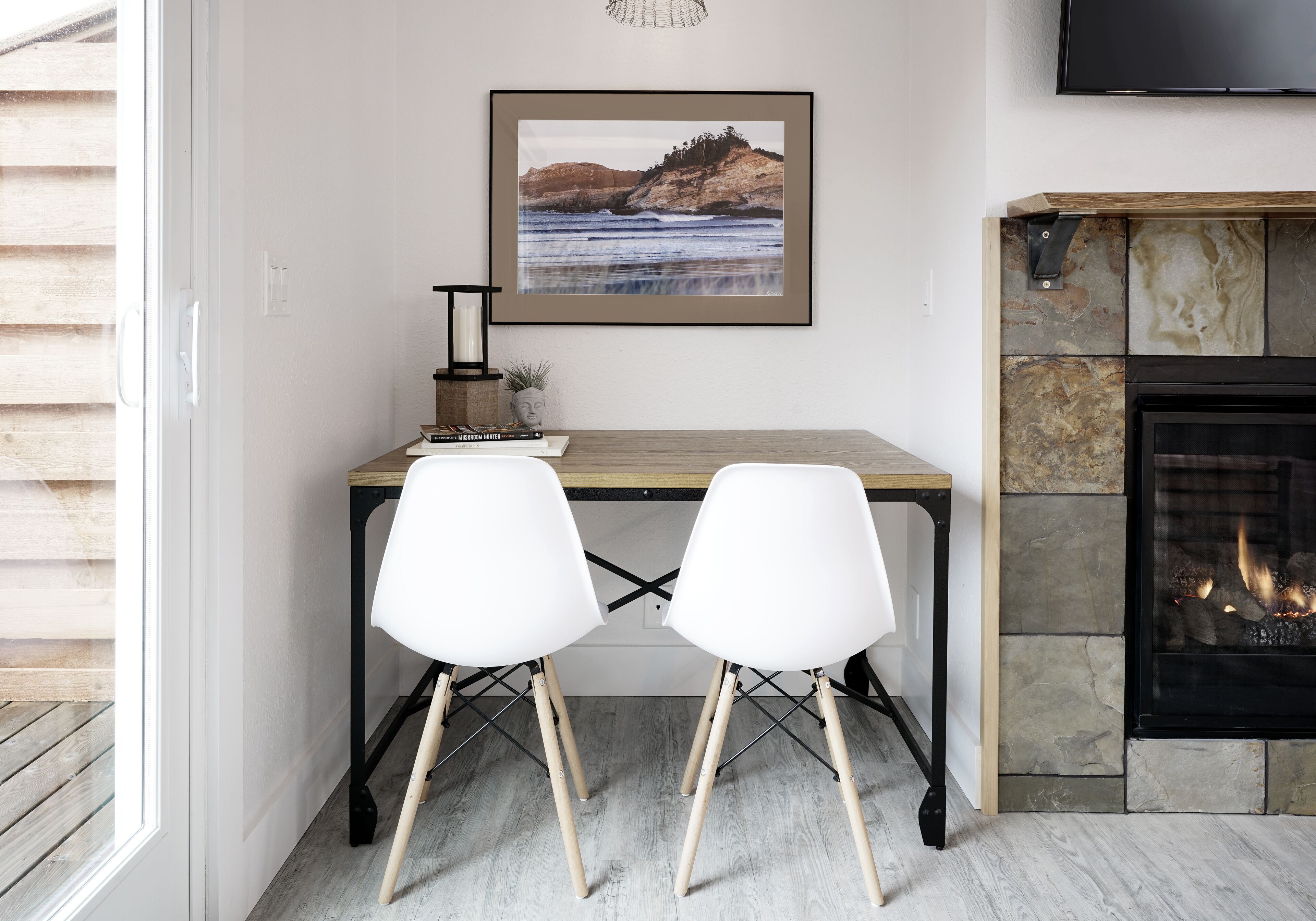 harbor view queen | living area