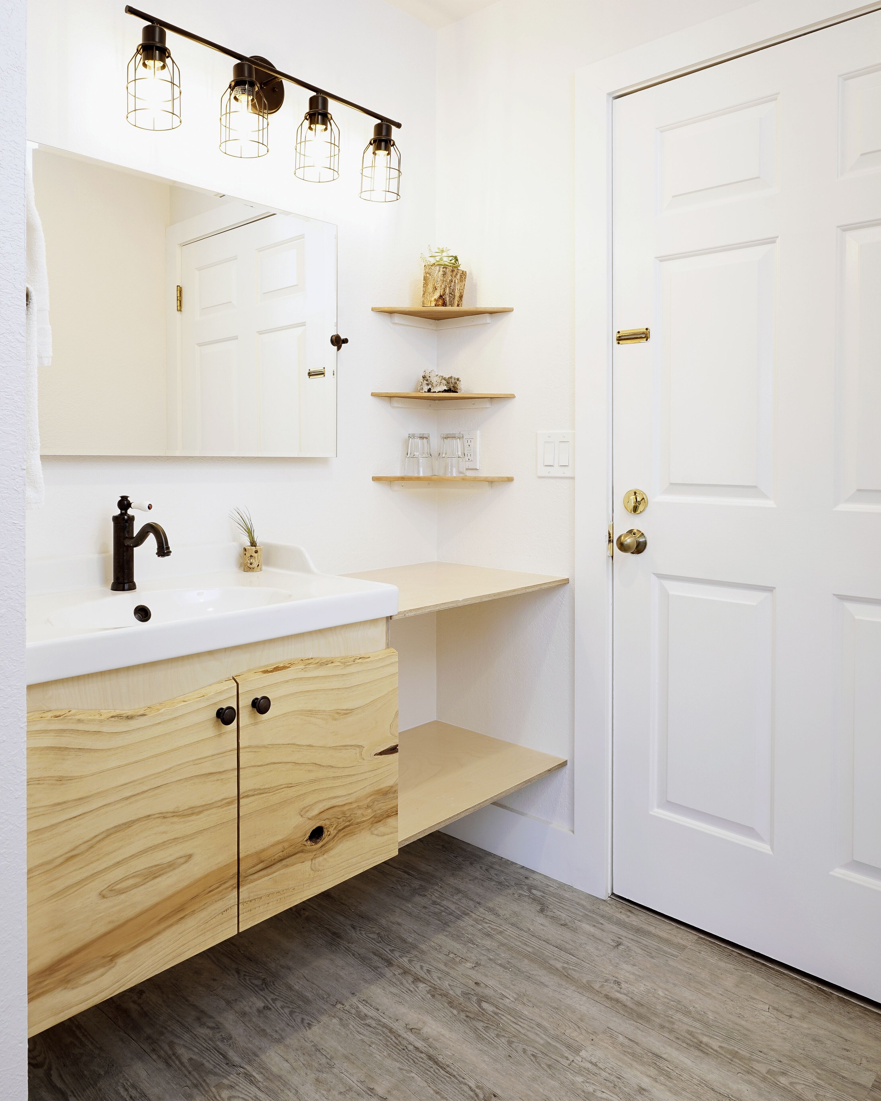 combined shower/bathtub, designer toiletries, hair dryer, towels