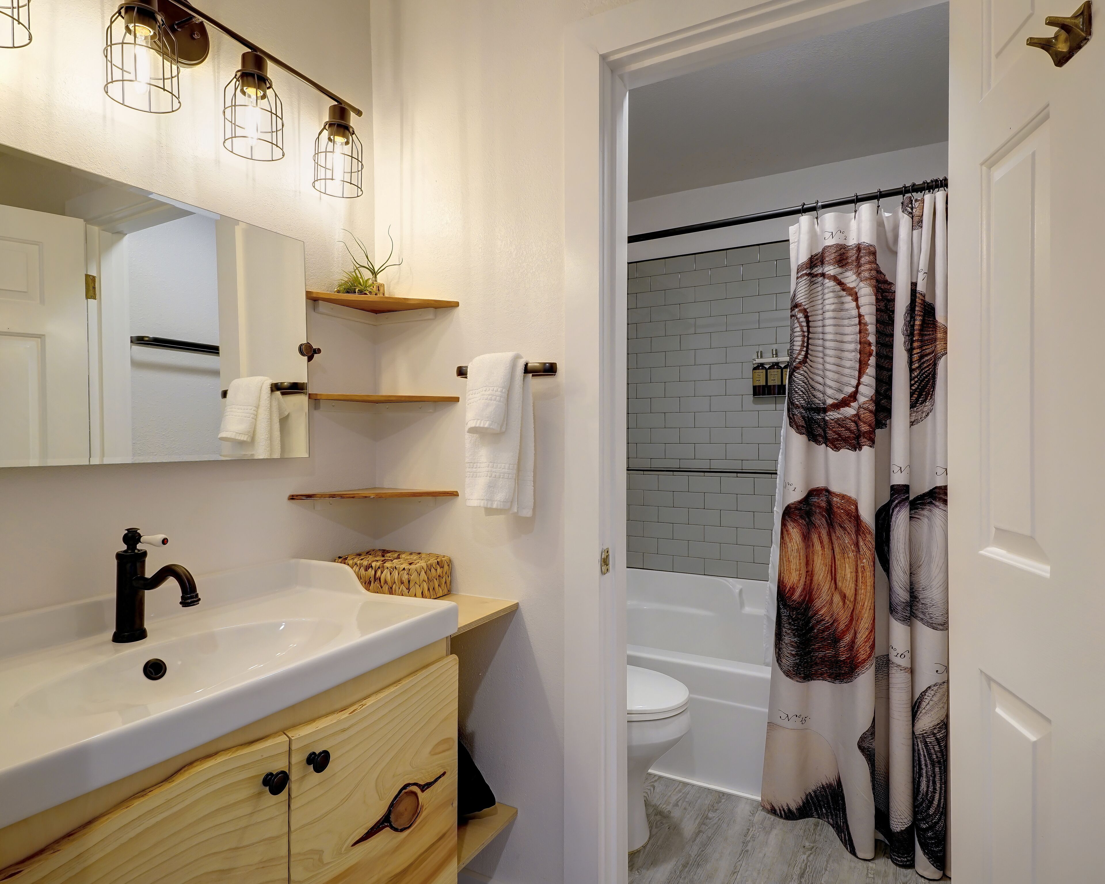 ada queen room | bathroom | combined shower/bathtub, designer toiletries, hair dryer, towels