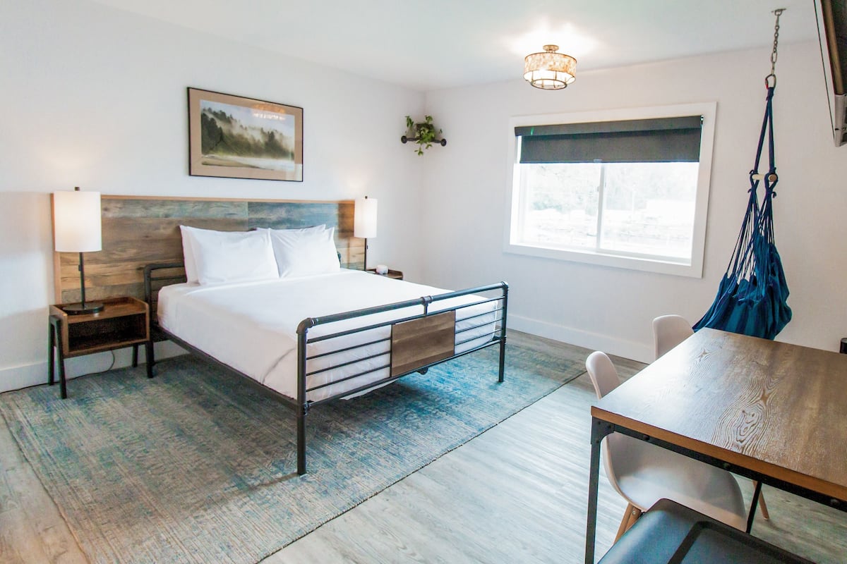 ADA Queen Room | Premium bedding, individually decorated, individually furnished