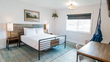 ADA Queen Room | Roupas de cama premium, individualmente decorados