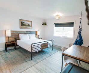 ADA Queen Room | Premium bedding, individually decorated, individually furnished - SCP Depoe Bay (Depoe Bay)
