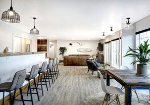朝食 (セルフサービス)、毎日提供 (無料)